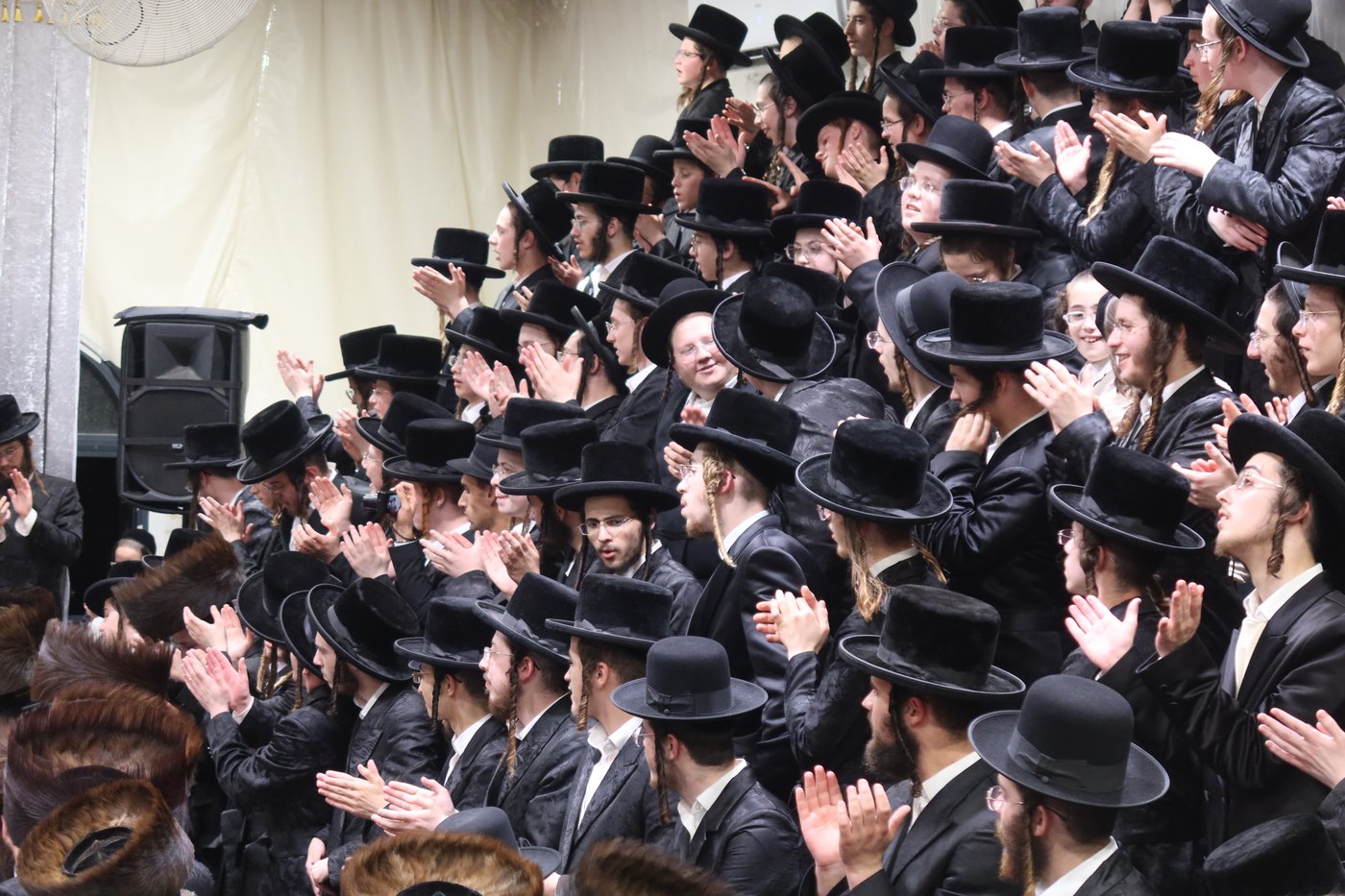 סוכות בחצר זוועהיל | צילום: שימי פ.