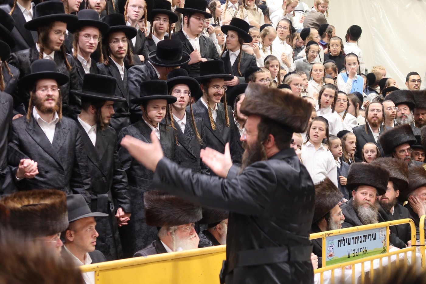 סוכות בחצר זוועהיל | צילום: שימי פ.