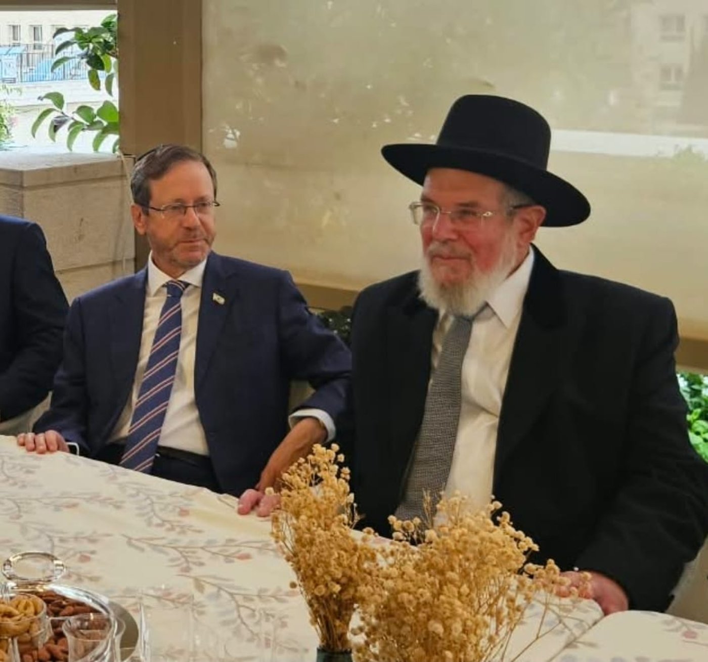 הגאון הרב קלמן בר שליט"א עם נשיא המדינה יצחק הרצוג