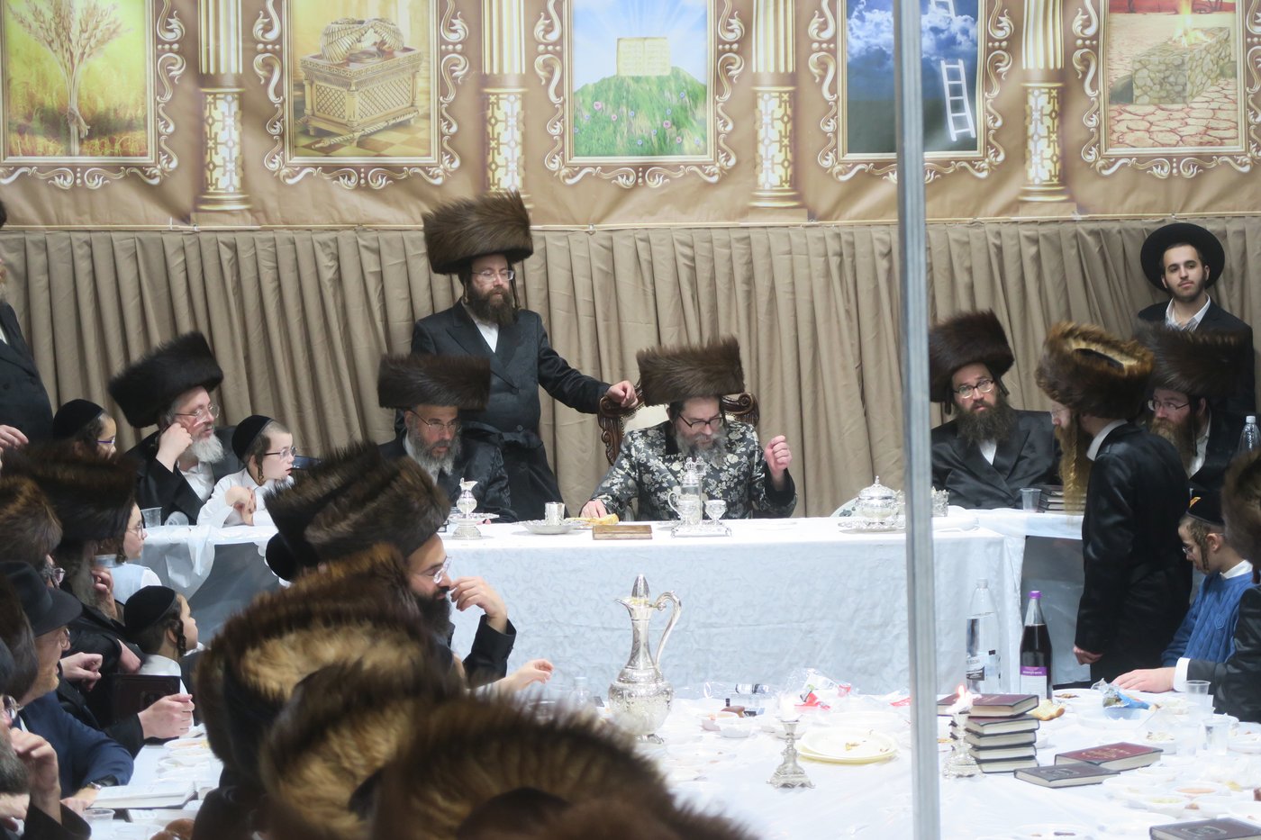 האדמו"ר מסקולען ירושלים בטיש חול המועד סוכות | צילום: מ. אדלר