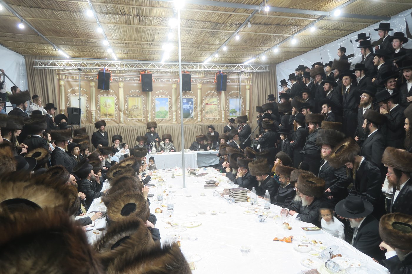 האדמו"ר מסקולען ירושלים בטיש חול המועד סוכות | צילום: מ. אדלר