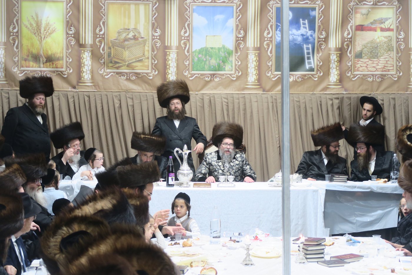 האדמו"ר מסקולען ירושלים בטיש חול המועד סוכות | צילום: מ. אדלר