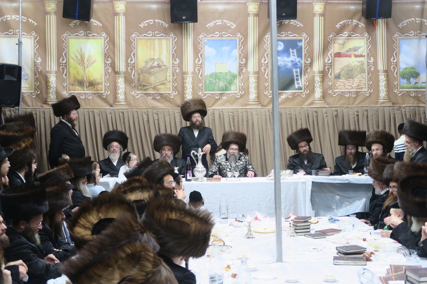 האדמו"ר מסקולען ירושלים בטיש חול המועד סוכות | צילום: מ. אדלר