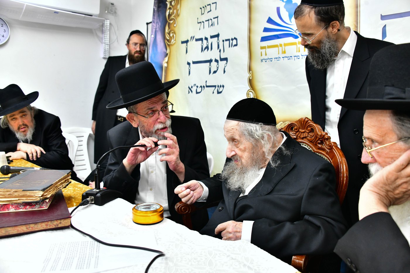 הקבלת פני רבו אצל הגאון רבי דב לנדו שליט"א | צילום: שוקי לרר