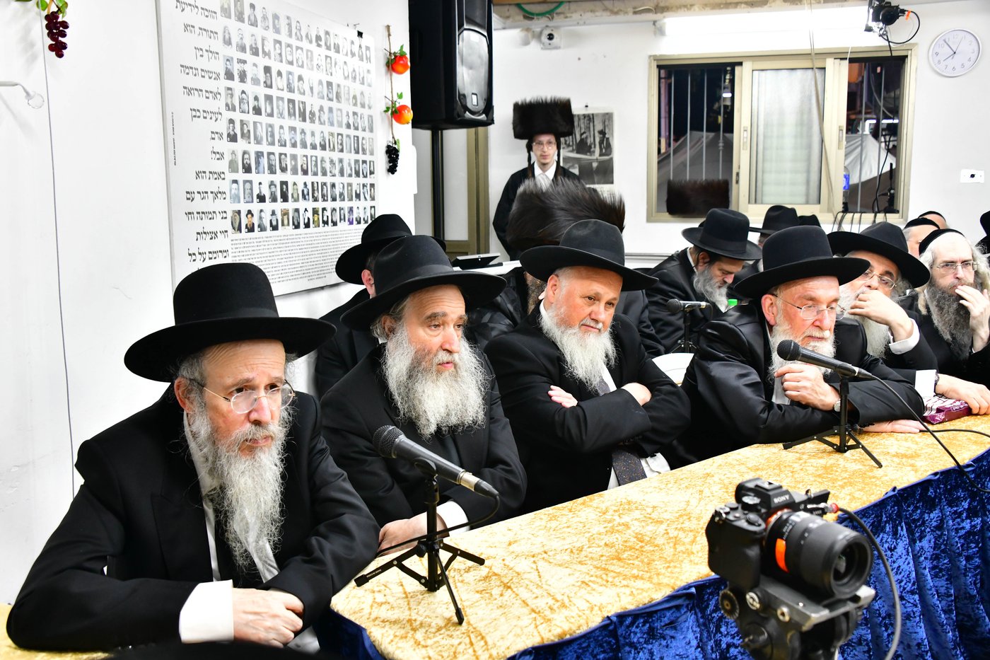 ריתחא דאורייתא בסוכתו של הגאון רבי דב לנדו שליט"א | צילום: שוקי לרר