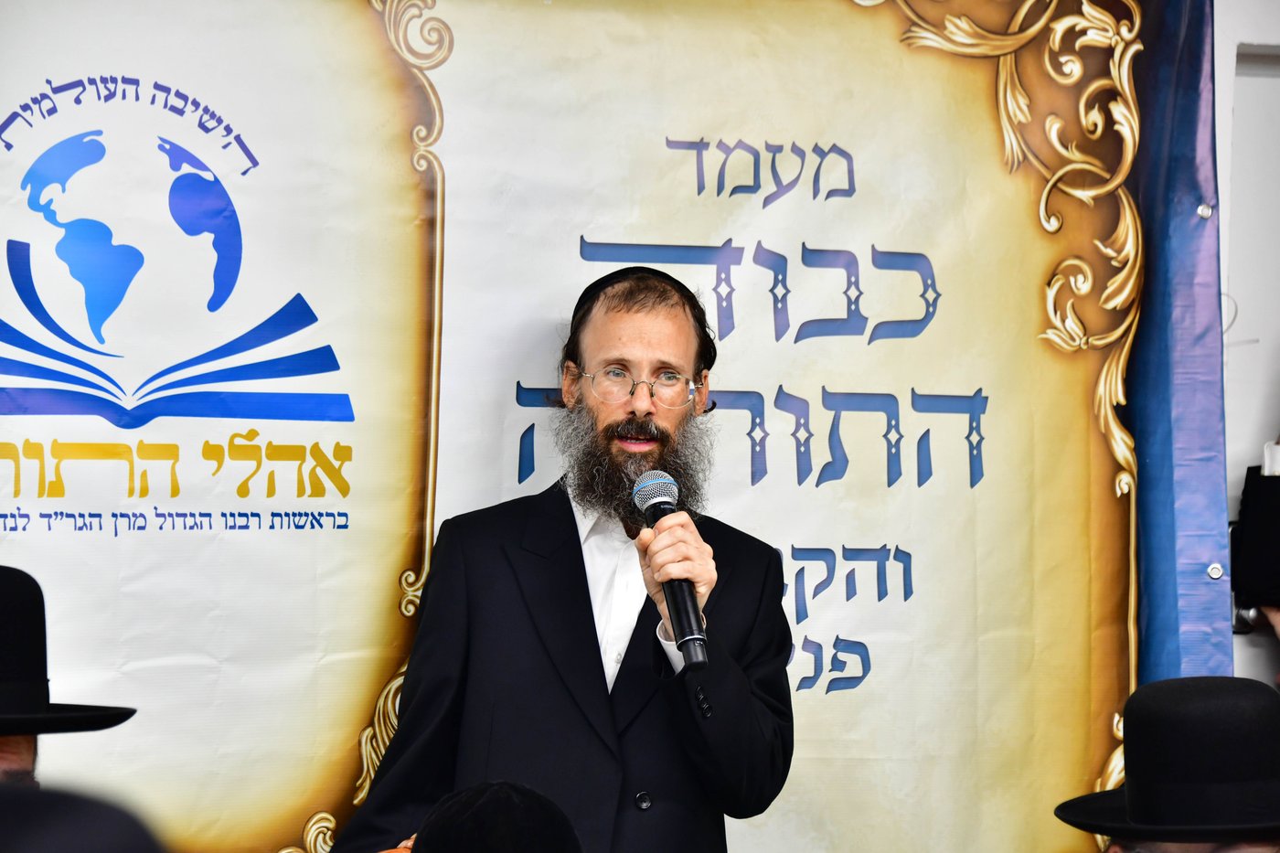 ריתחא דאורייתא בסוכתו של הגאון רבי דב לנדו שליט"א | צילום: שוקי לרר