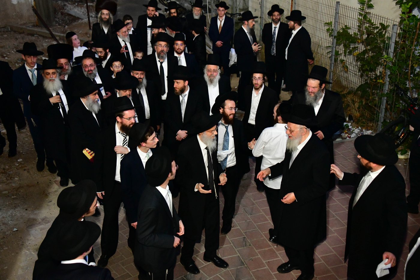 ריתחא דאורייתא בסוכתו של הגאון רבי דב לנדו שליט"א | צילום: שוקי לרר
