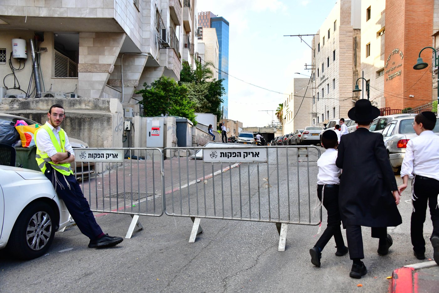 ריתחא דאורייתא בסוכתו של הגאון רבי דב לנדו שליט"א | צילום: שוקי לרר