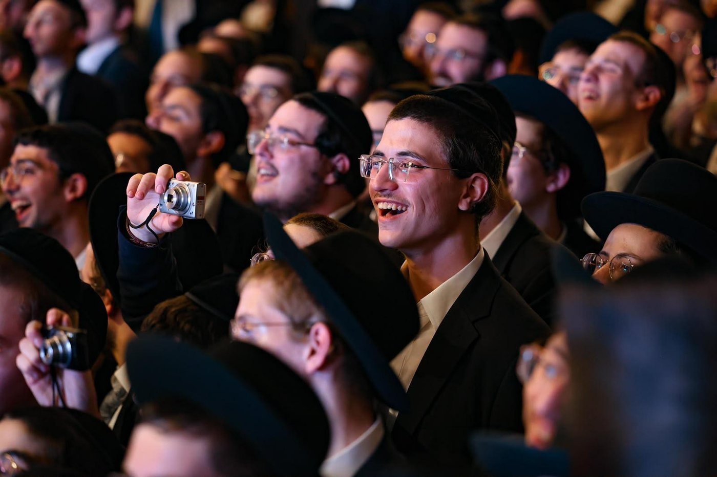 ריתחא דאורייתא בסוכתו של הגאון רבי דב לנדו שליט"א | צילום: ינון שובלי