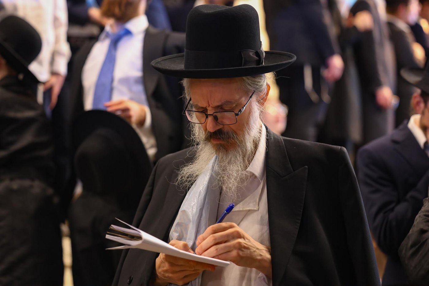 ריתחא דאורייתא בסוכתו של הגאון רבי דב לנדו שליט"א | צילום: ינון שובלי
