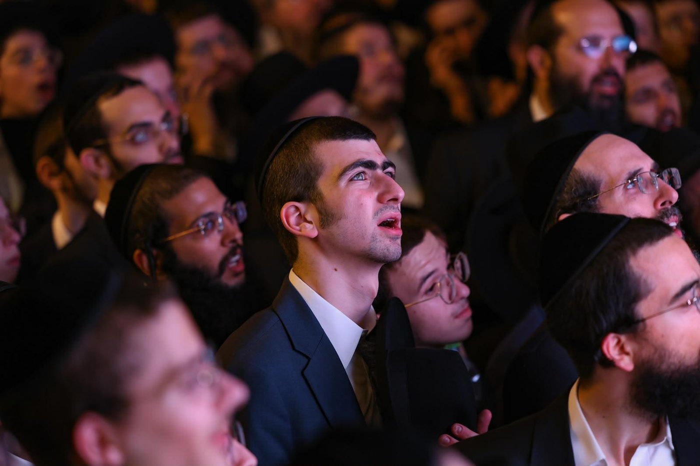 ריתחא דאורייתא בסוכתו של הגאון רבי דב לנדו שליט"א | צילום: ינון שובלי