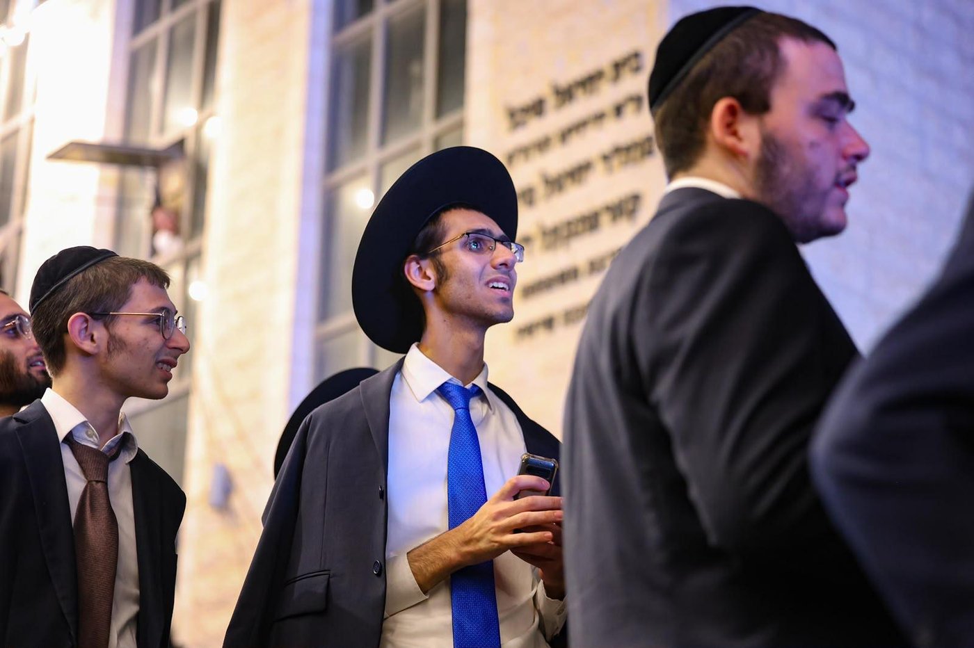 ריתחא דאורייתא בסוכתו של הגאון רבי דב לנדו שליט"א | צילום: ינון שובלי