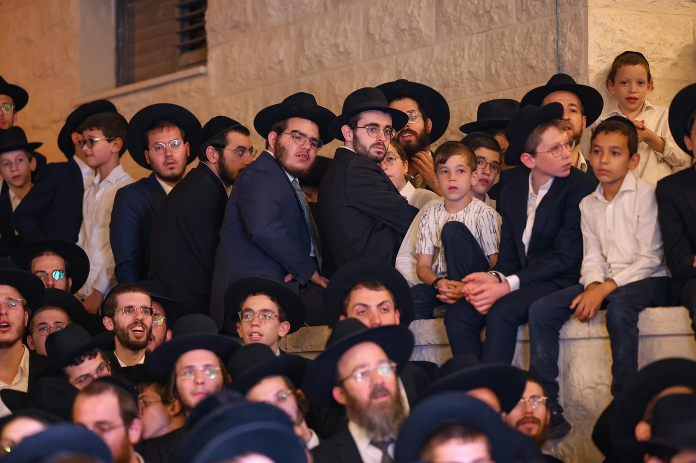 ריתחא דאורייתא בסוכתו של הגאון רבי דב לנדו שליט"א | צילום: ינון שובלי