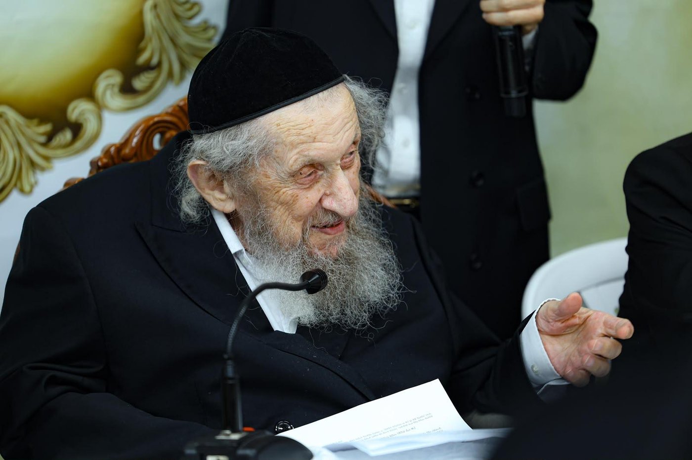 ריתחא דאורייתא בסוכתו של הגאון רבי דב לנדו שליט"א | צילום: ינון שובלי