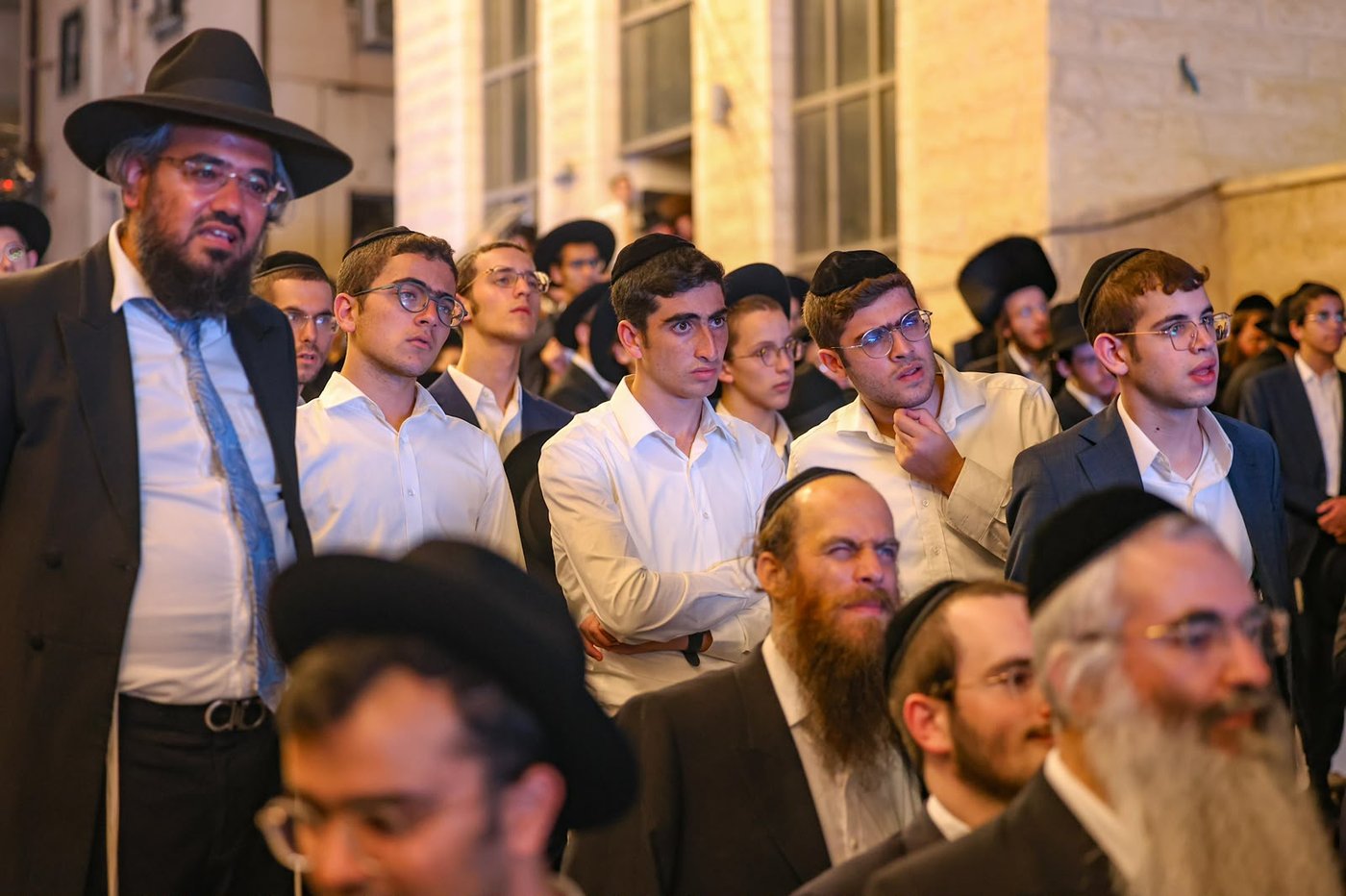 ריתחא דאורייתא בסוכתו של הגאון רבי דב לנדו שליט"א | צילום: ינון שובלי