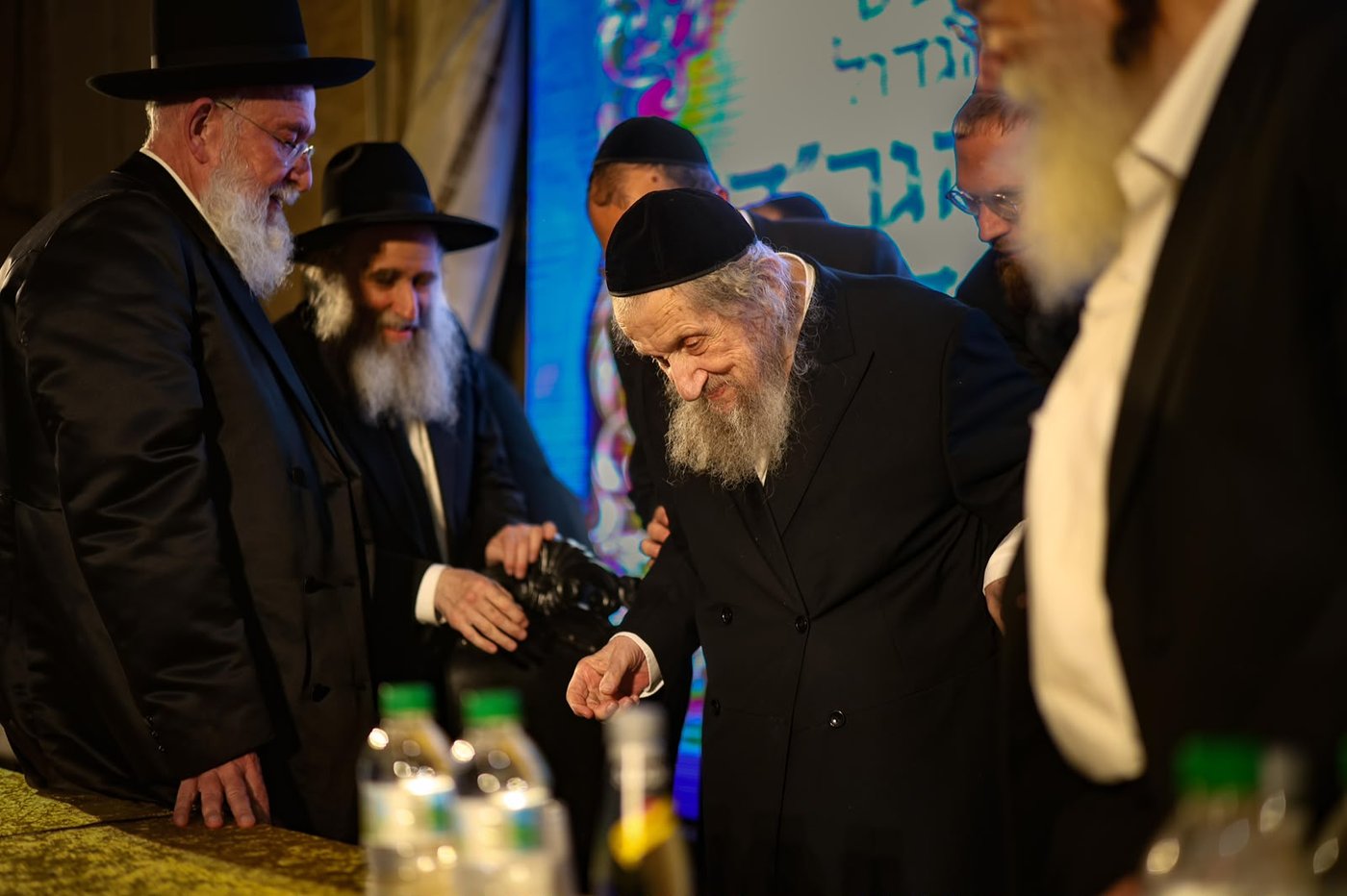 ריתחא דאורייתא בסוכתו של הגאון רבי דב לנדו שליט"א | צילום: ינון שובלי