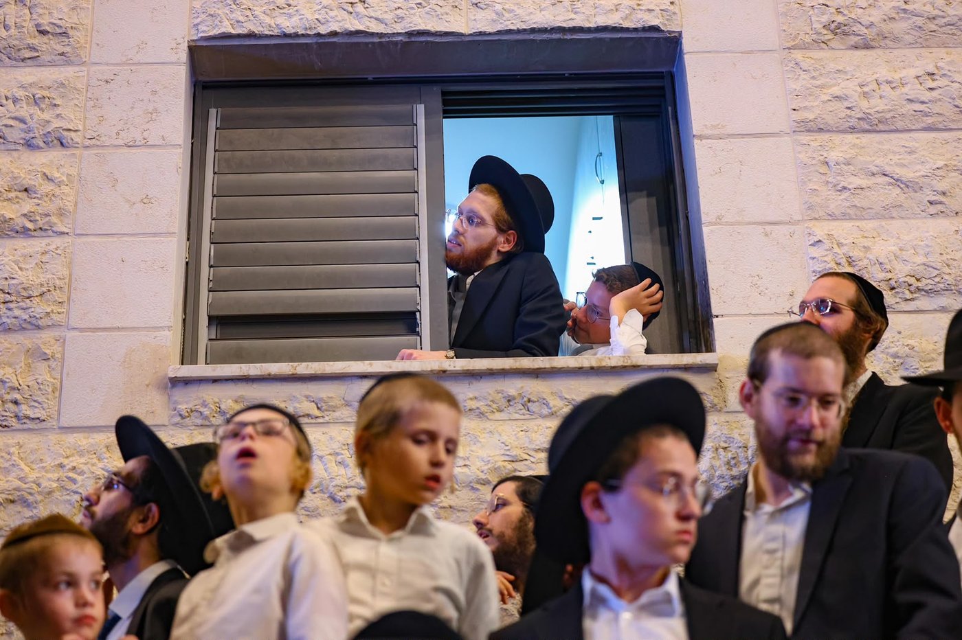 ריתחא דאורייתא בסוכתו של הגאון רבי דב לנדו שליט"א | צילום: ינון שובלי