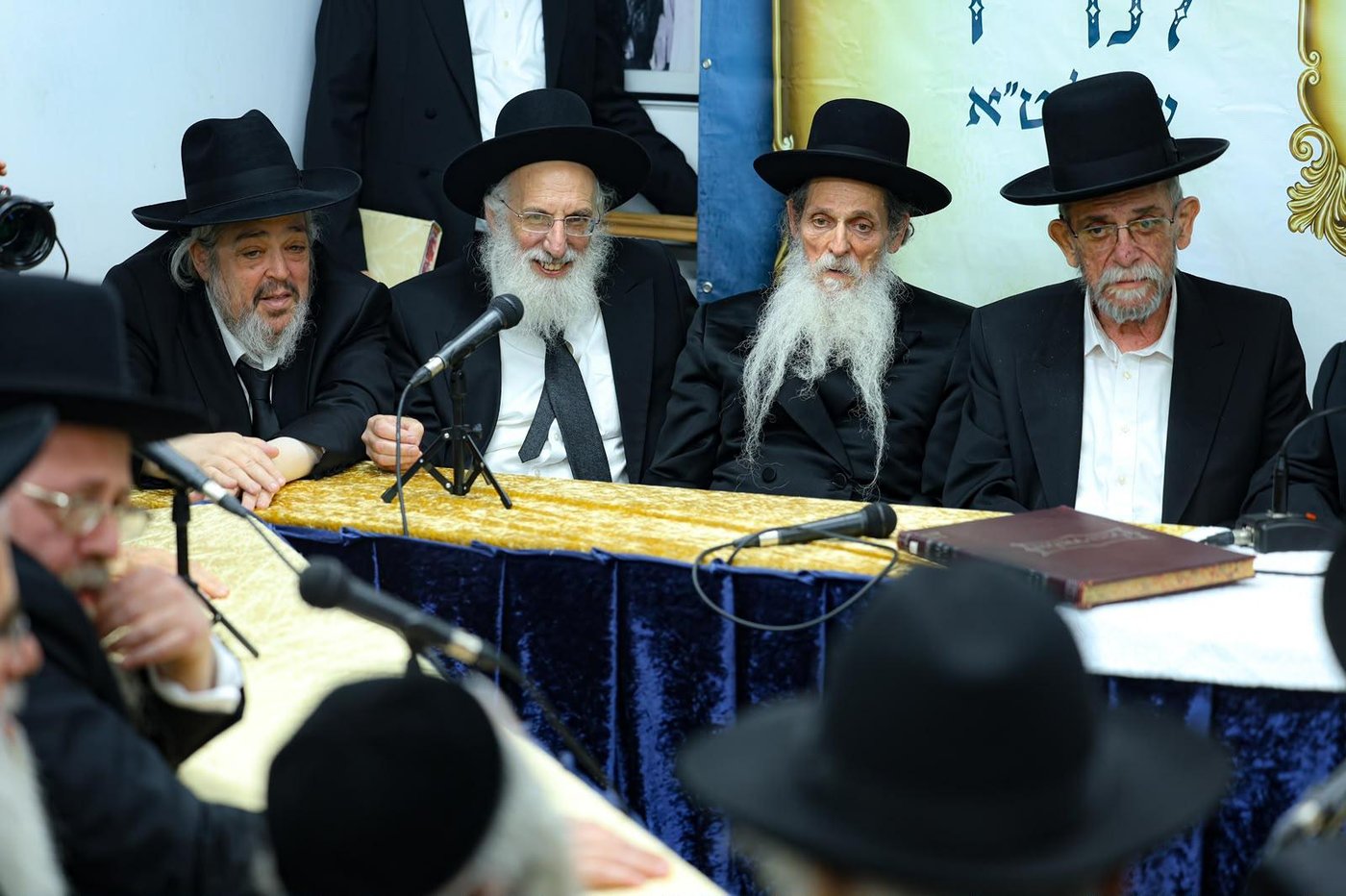 ריתחא דאורייתא בסוכתו של הגאון רבי דב לנדו שליט"א | צילום: ינון שובלי