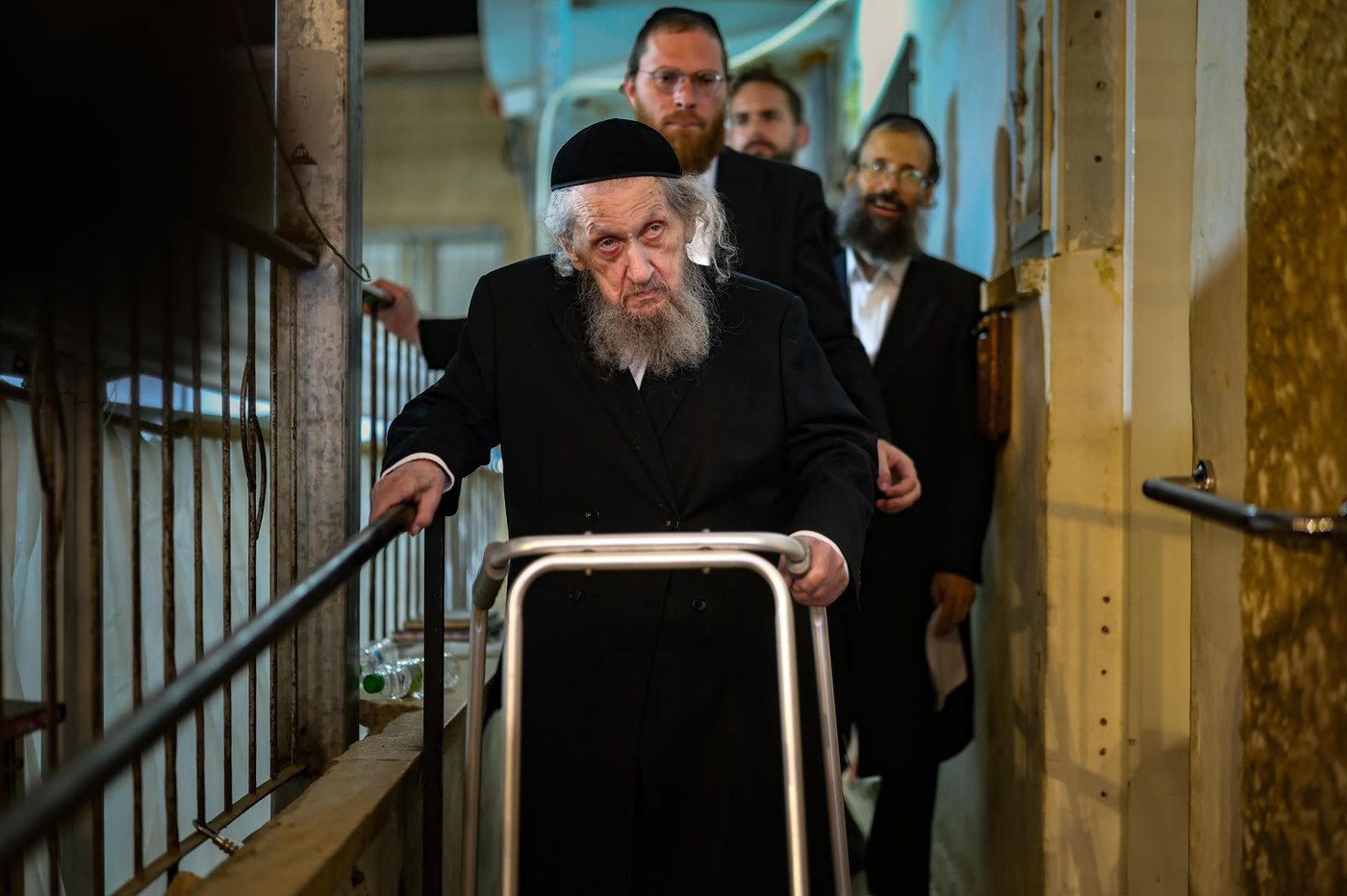ריתחא דאורייתא בסוכתו של הגאון רבי דב לנדו שליט"א | צילום: ינון שובלי