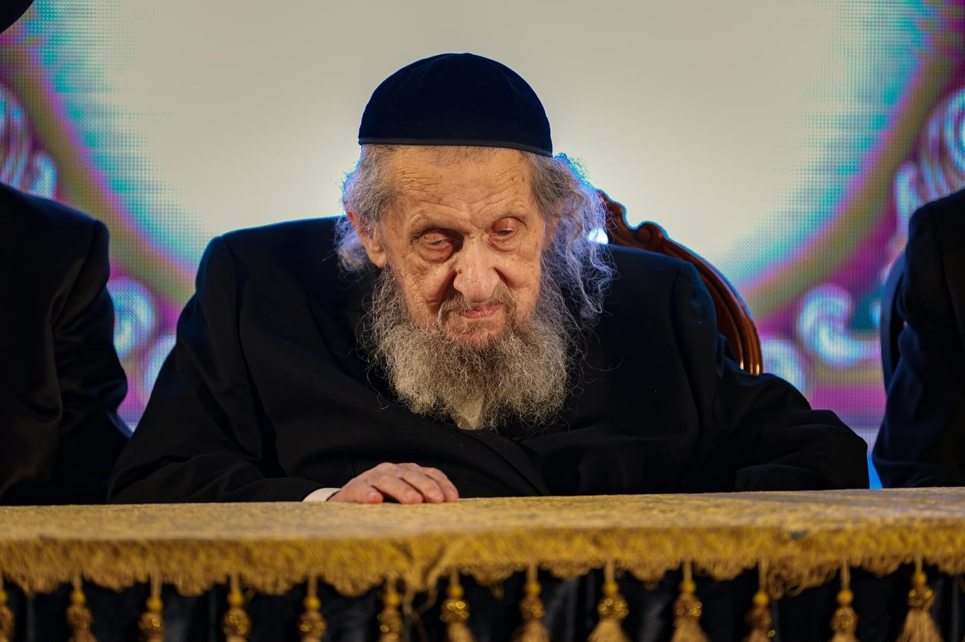 ריתחא דאורייתא בסוכתו של הגאון רבי דב לנדו שליט"א | צילום: ינון שובלי