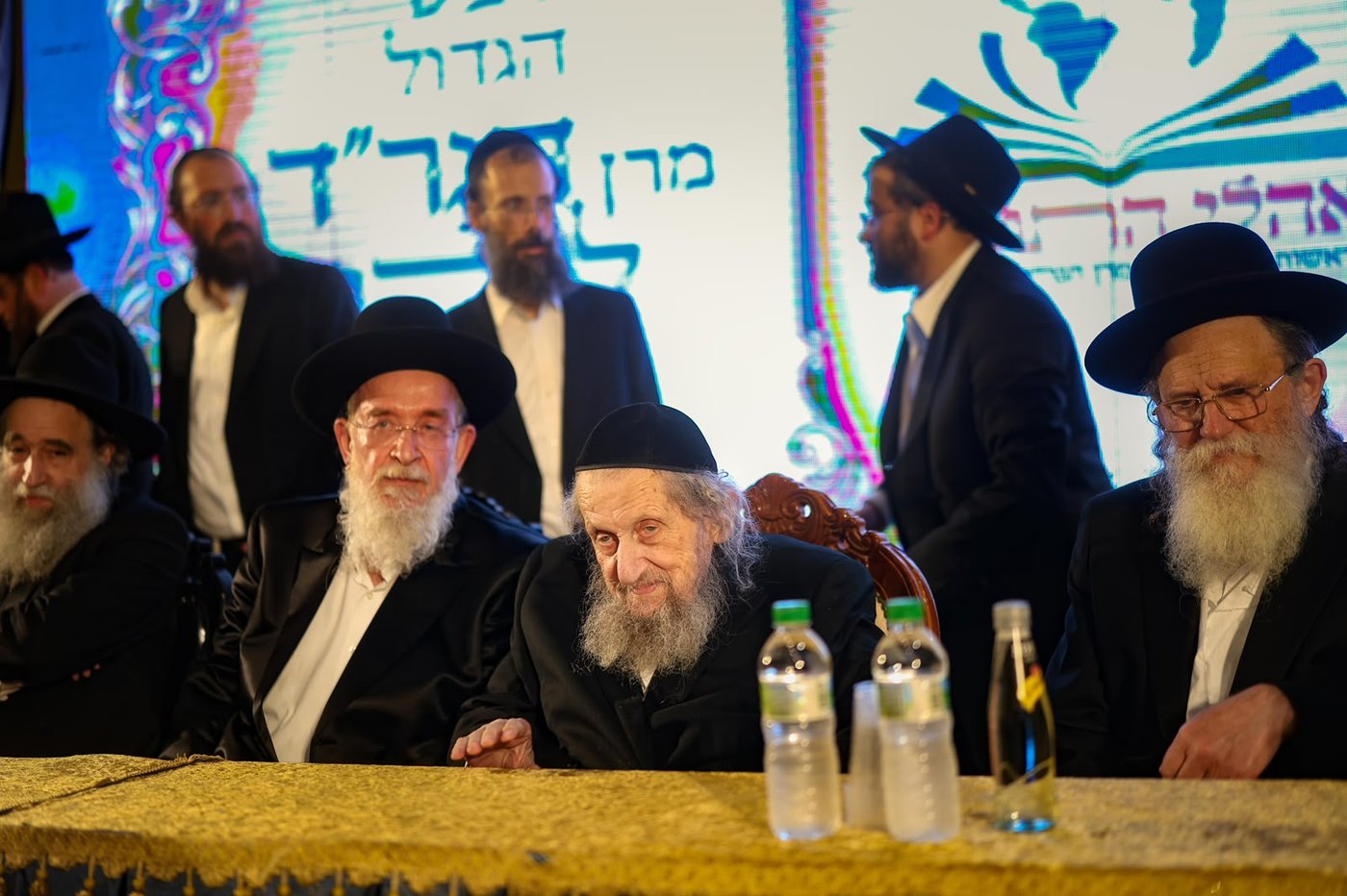 ריתחא דאורייתא בסוכתו של הגאון רבי דב לנדו שליט"א | צילום: ינון שובלי