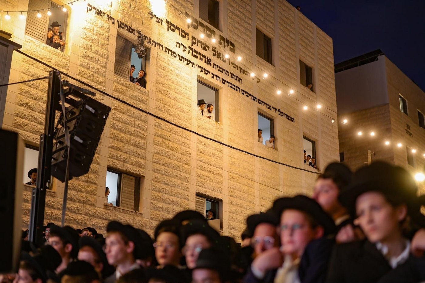 ריתחא דאורייתא בסוכתו של הגאון רבי דב לנדו שליט"א | צילום: ינון שובלי