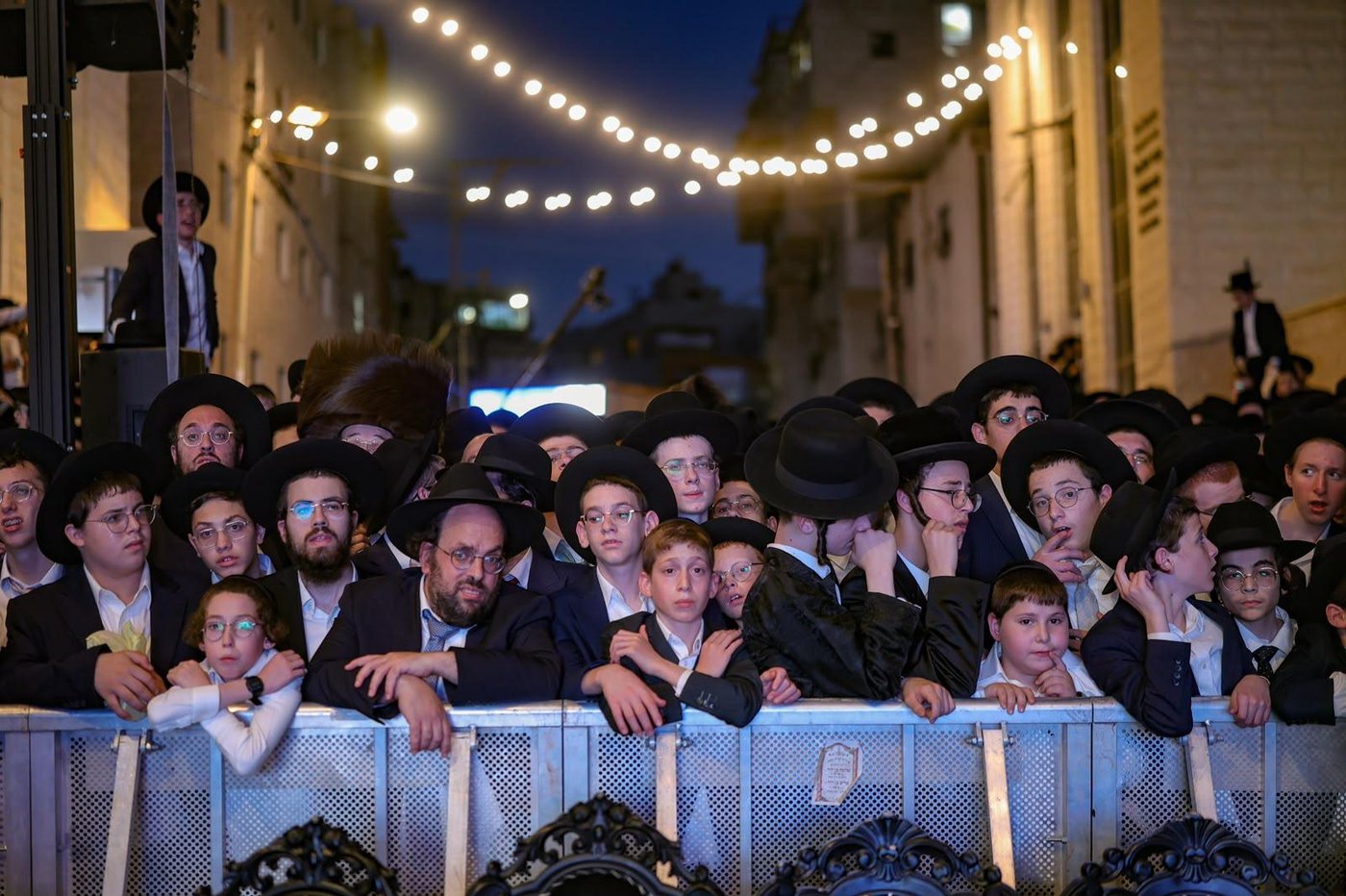 ריתחא דאורייתא בסוכתו של הגאון רבי דב לנדו שליט"א | צילום: ינון שובלי