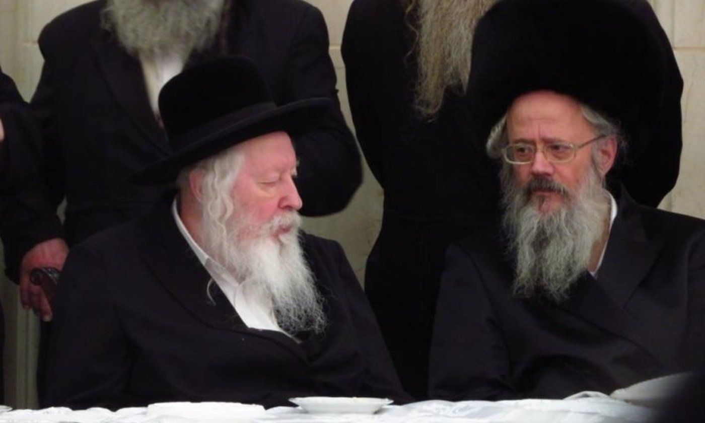האדמו"ר מגור שליט"א עם מזכירו הרה"ח ר' יצחק ברוידא