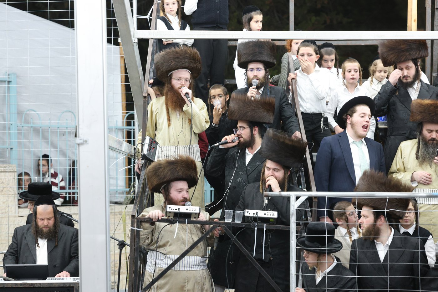 שמחת בית השואבה אצל הגאון הצדיק רבי יעקב מאיר שכטר שליט"א