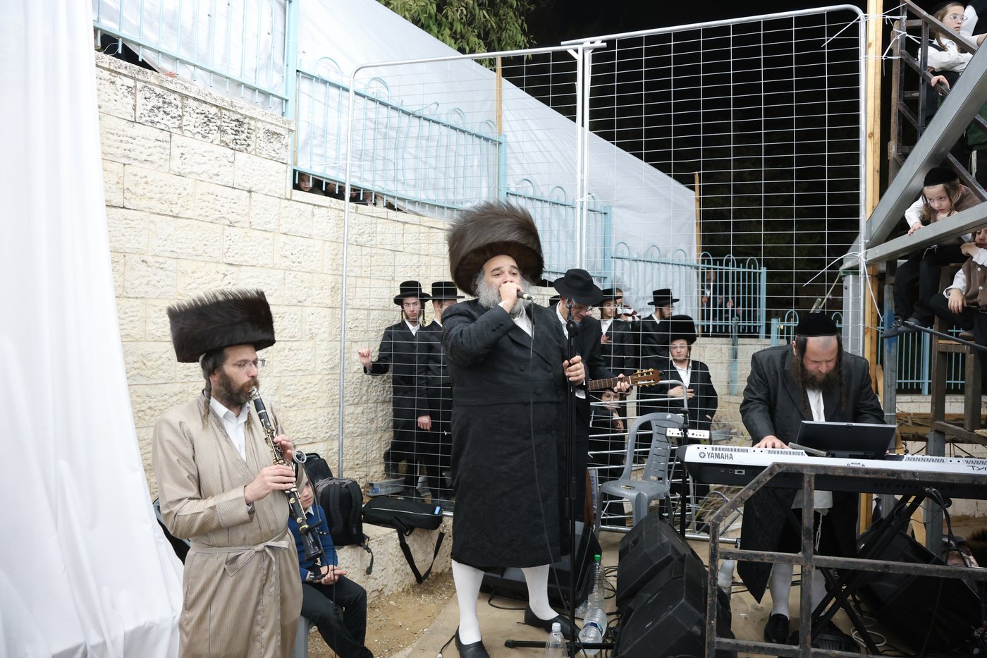 שמחת בית השואבה אצל הגאון הצדיק רבי יעקב מאיר שכטר שליט"א