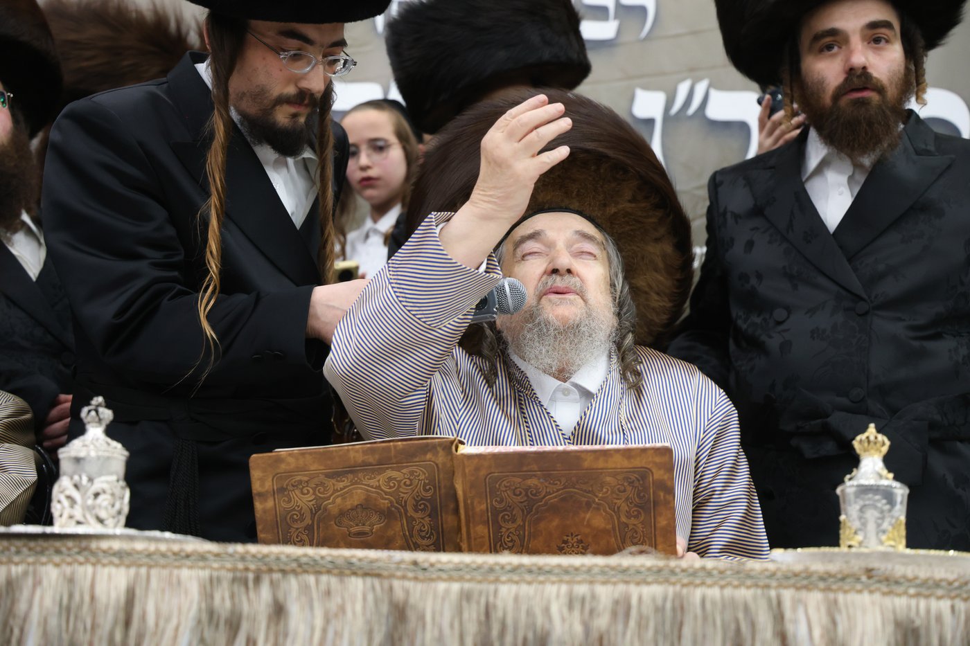שמחת בית השואבה אצל הגאון הצדיק רבי יעקב מאיר שכטר שליט"א