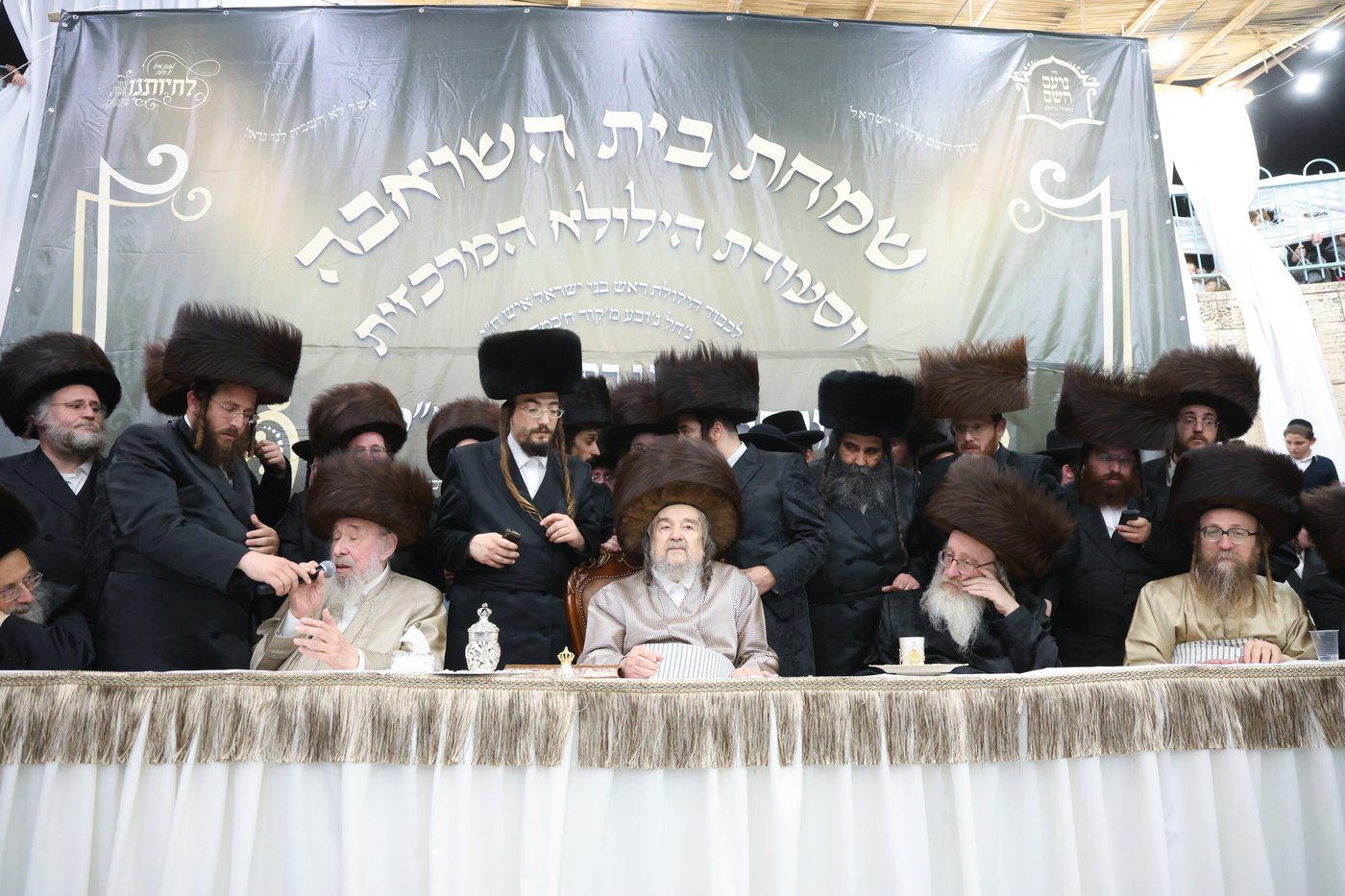 שמחת בית השואבה אצל הגאון הצדיק רבי יעקב מאיר שכטר שליט"א