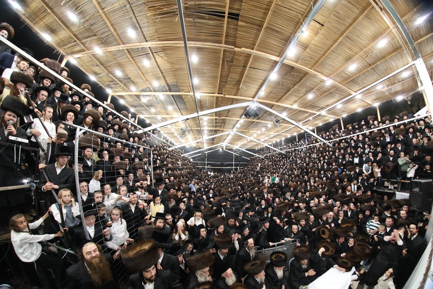 שמחת בית השואבה אצל הגאון הצדיק רבי יעקב מאיר שכטר שליט"א