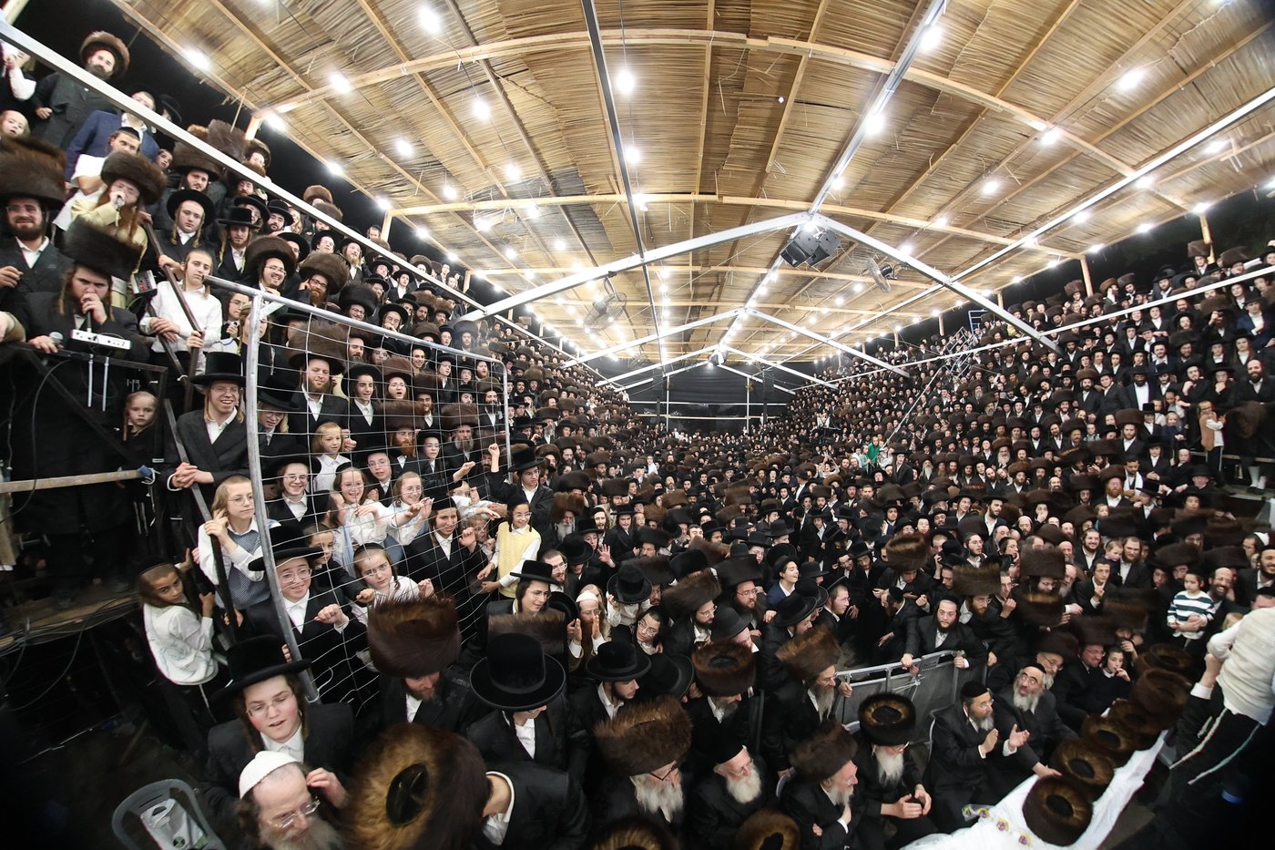 שמחת בית השואבה אצל הגאון הצדיק רבי יעקב מאיר שכטר שליט"א