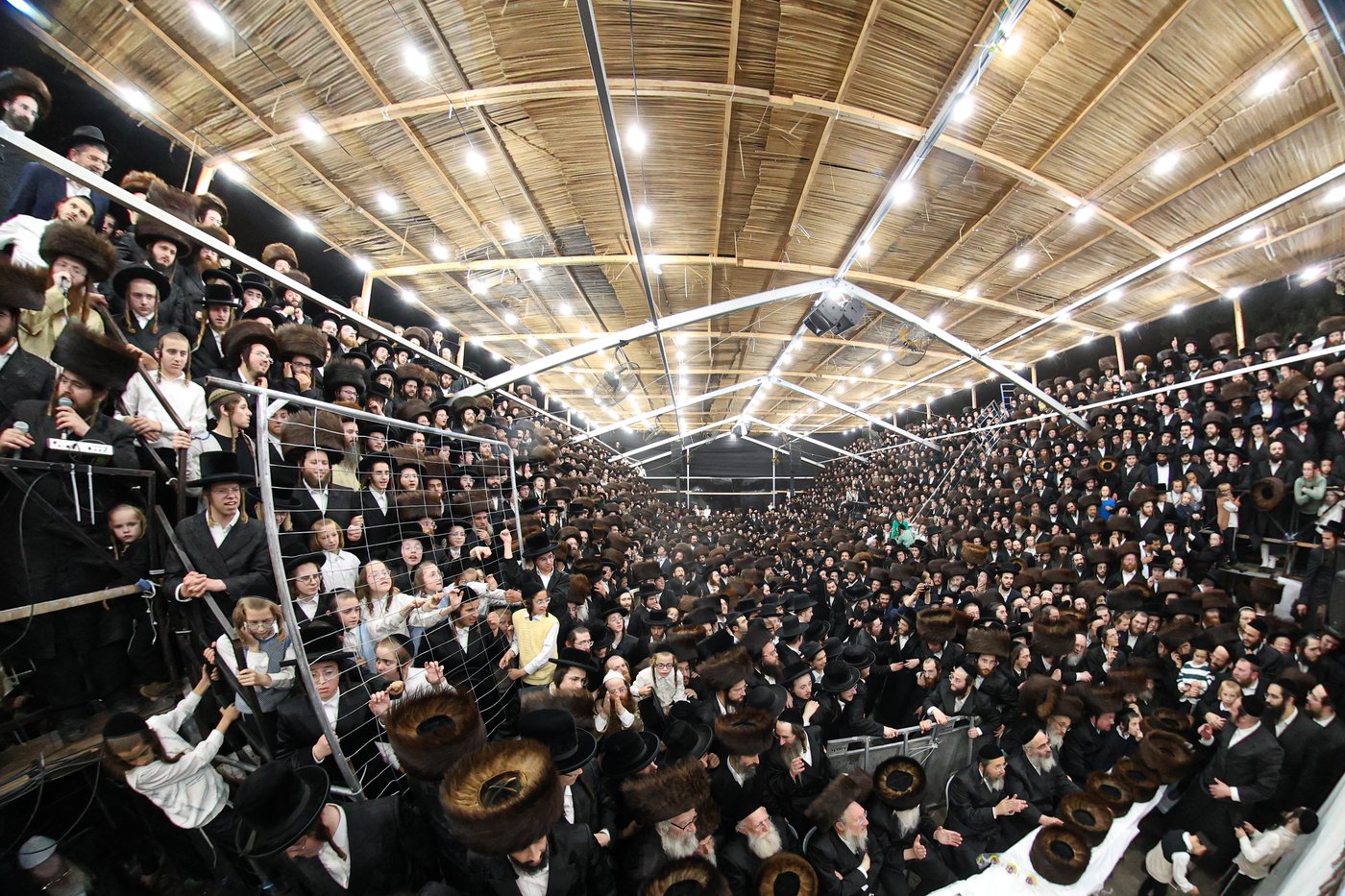 שמחת בית השואבה אצל הגאון הצדיק רבי יעקב מאיר שכטר שליט"א
