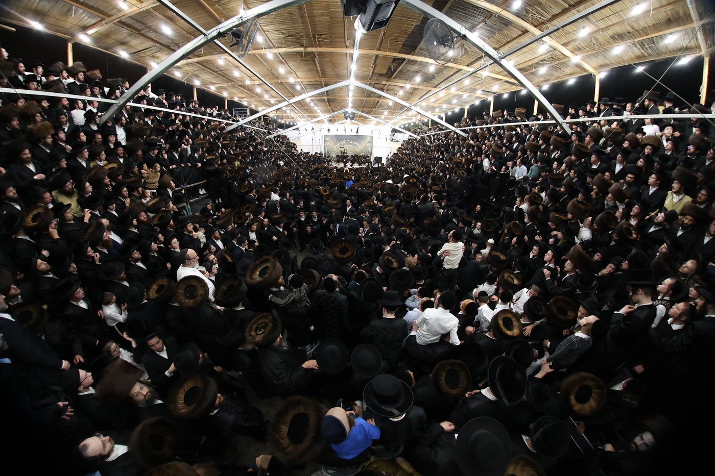 שמחת בית השואבה אצל הגאון הצדיק רבי יעקב מאיר שכטר שליט"א