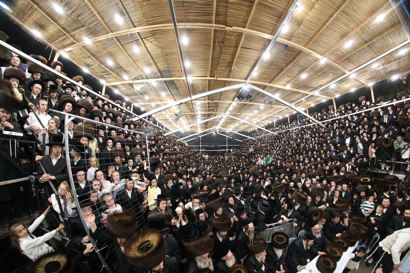 שמחת בית השואבה אצל הגאון הצדיק רבי יעקב מאיר שכטר שליט"א
