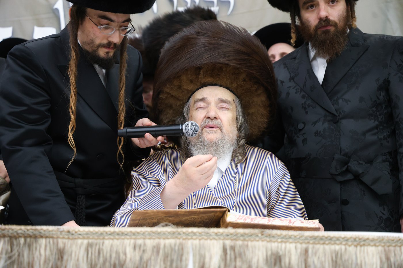 שמחת בית השואבה אצל הגאון הצדיק רבי יעקב מאיר שכטר שליט"א