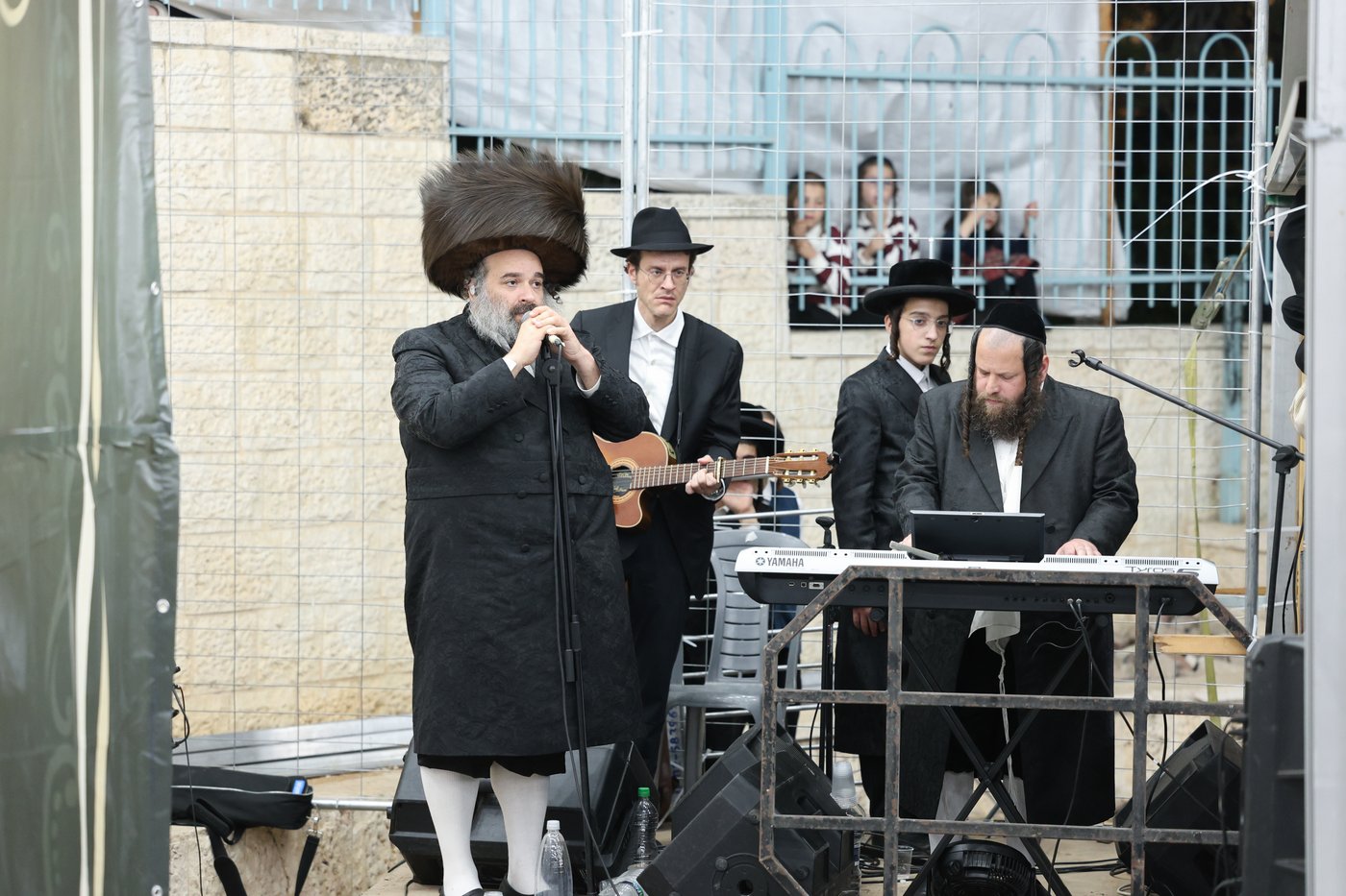 שמחת בית השואבה אצל הגאון הצדיק רבי יעקב מאיר שכטר שליט"א