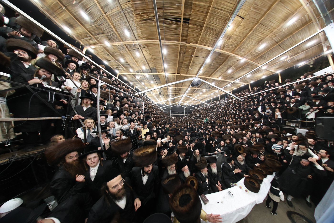 שמחת בית השואבה אצל הגאון הצדיק רבי יעקב מאיר שכטר שליט"א