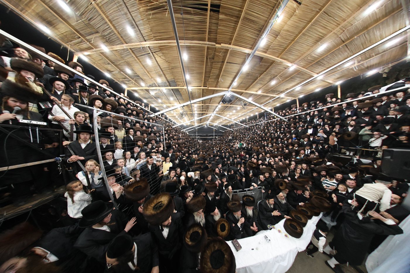 שמחת בית השואבה אצל הגאון הצדיק רבי יעקב מאיר שכטר שליט"א