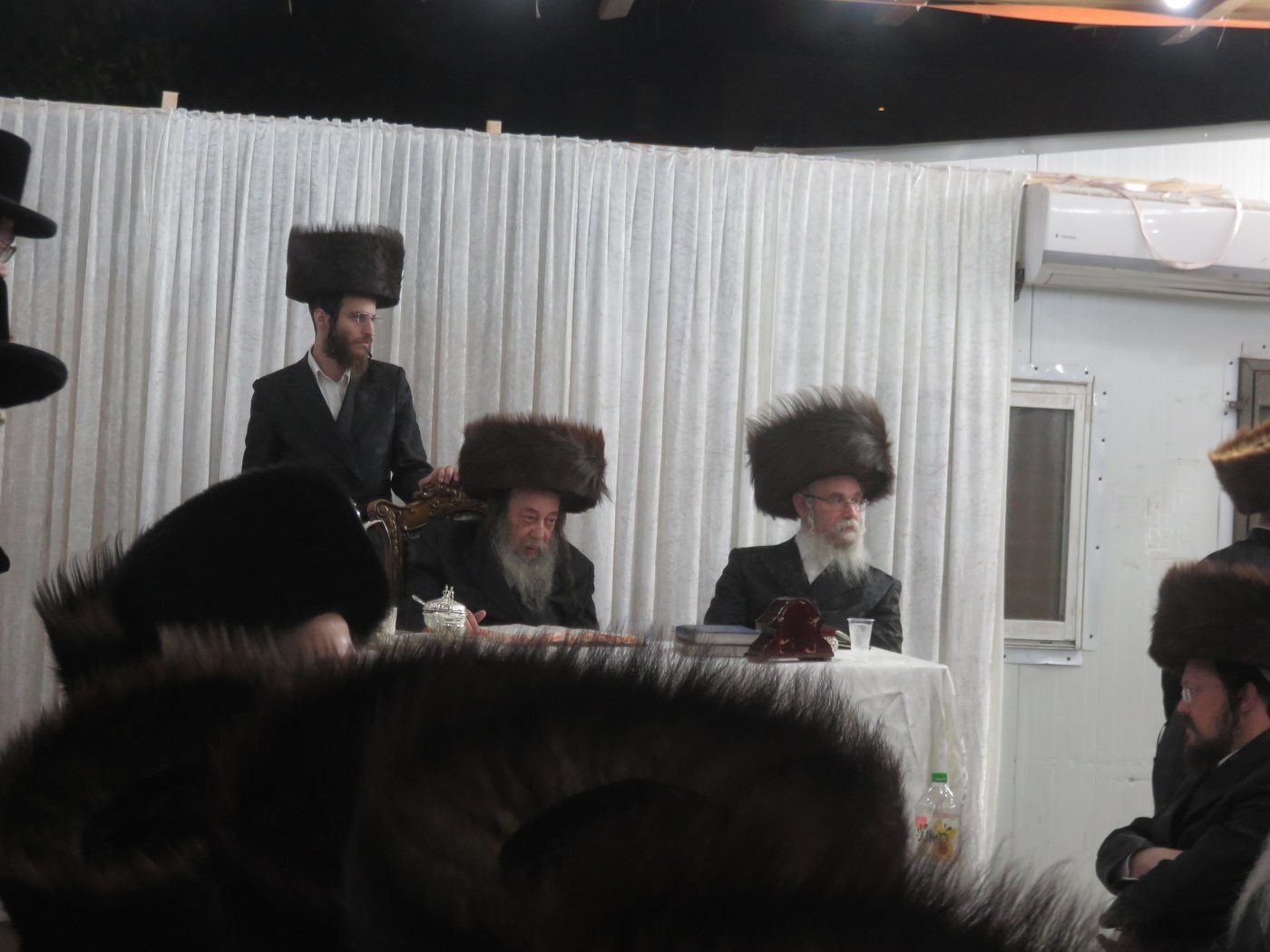 האדמו"ר מזוועהיל שליט"א בטיש חול המועד