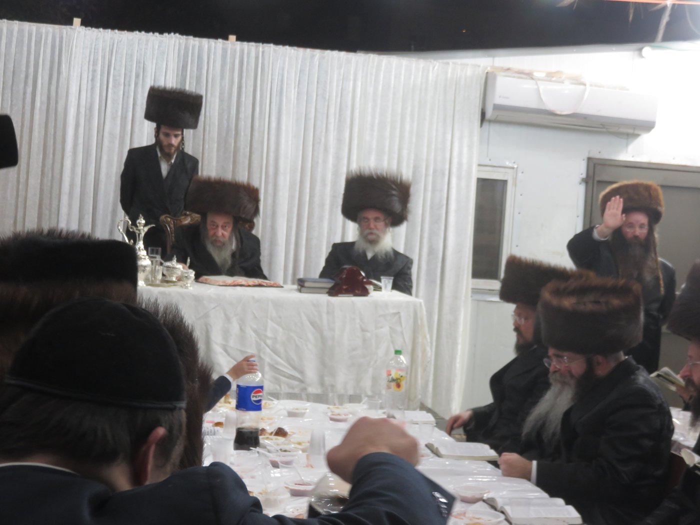 האדמו"ר מזוועהיל שליט"א בטיש חול המועד