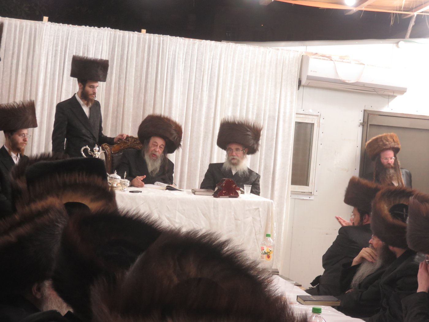 האדמו"ר מזוועהיל שליט"א בטיש חול המועד