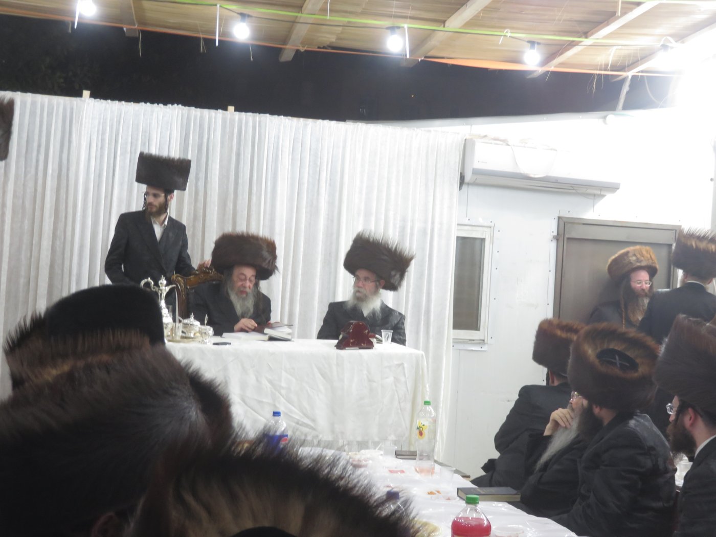 האדמו"ר מזוועהיל שליט"א בטיש חול המועד