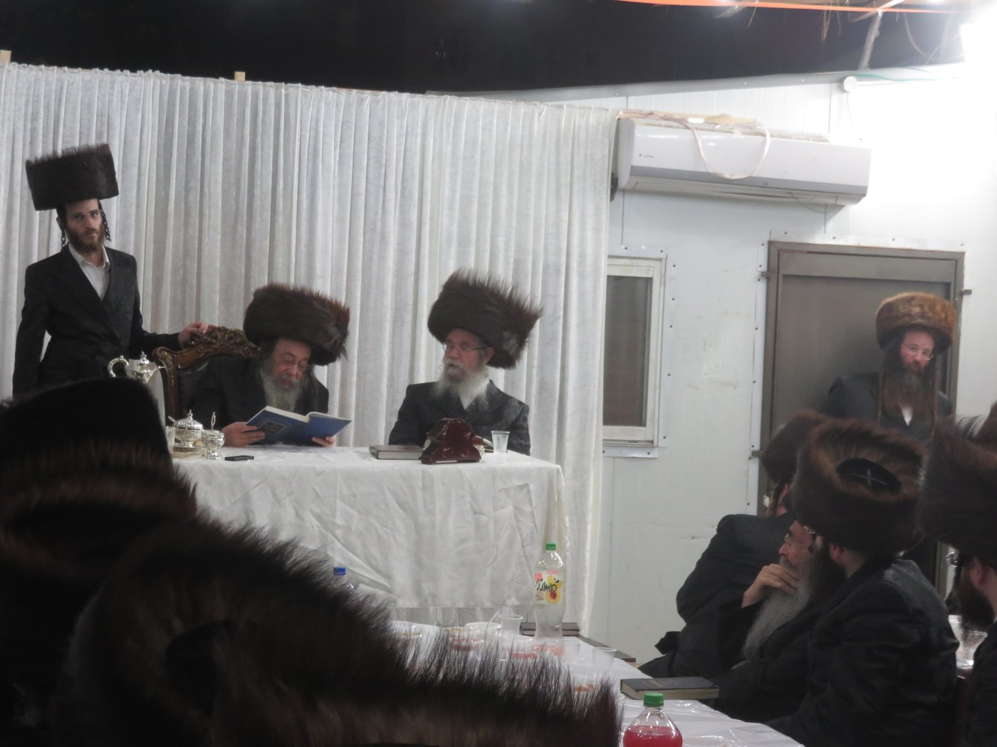 האדמו"ר מזוועהיל שליט"א בטיש חול המועד