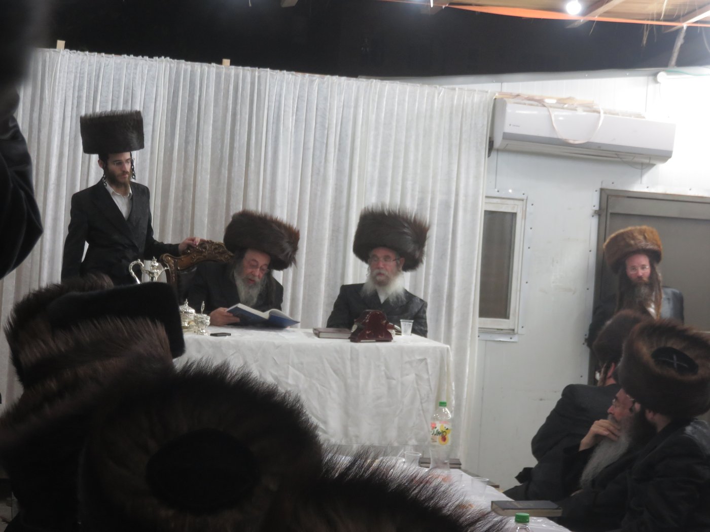 האדמו"ר מזוועהיל שליט"א בטיש חול המועד
