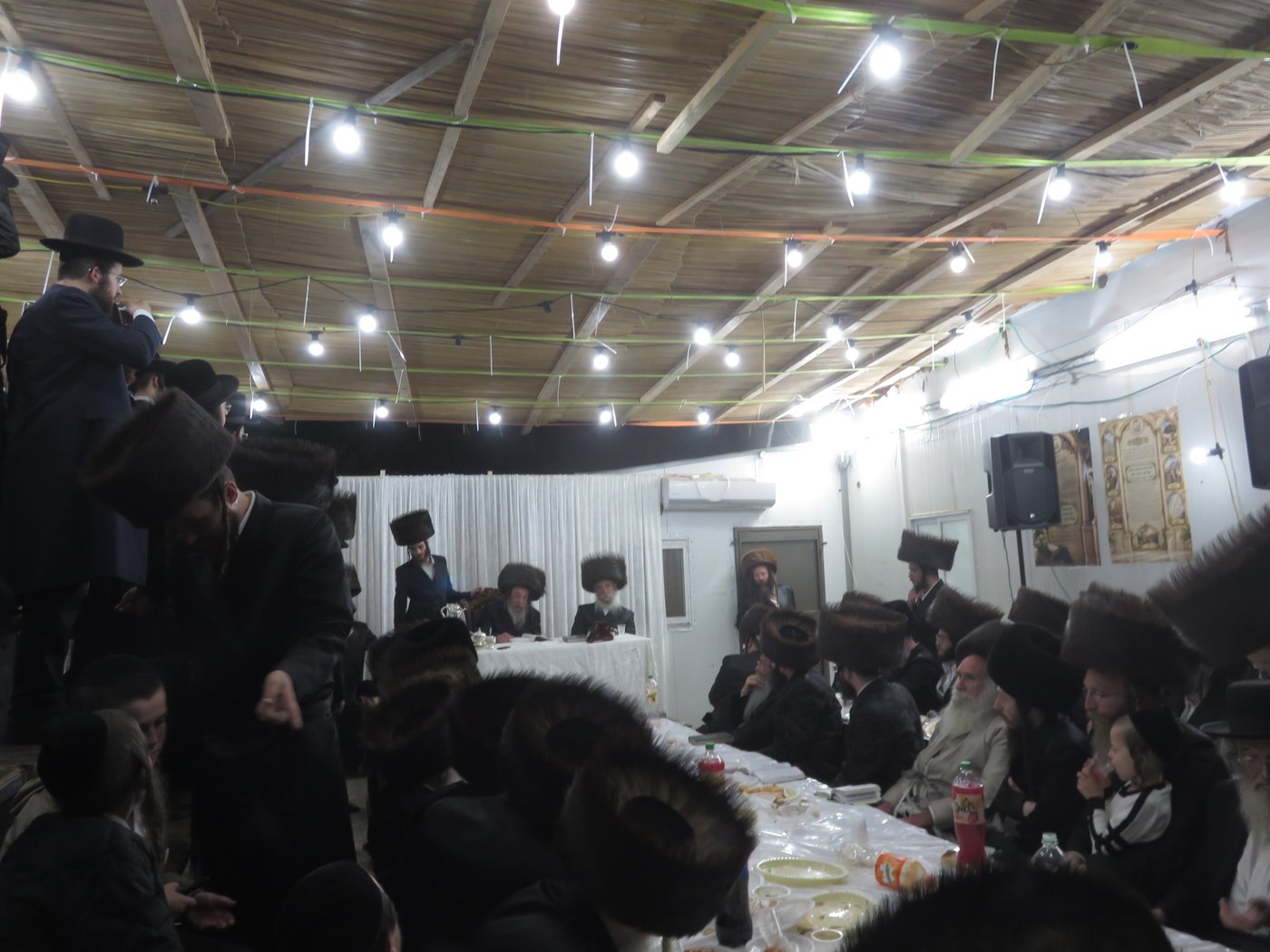 האדמו"ר מזוועהיל שליט"א בטיש חול המועד