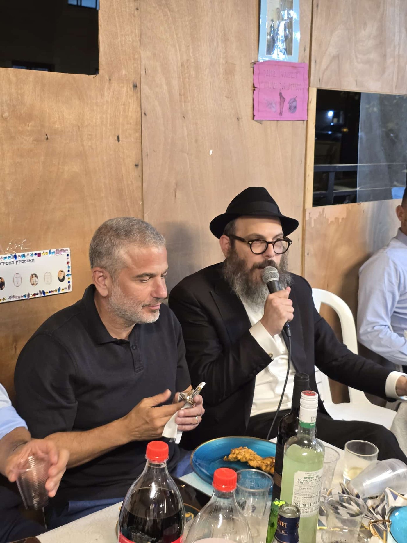התוועדות עד השעות הקטנות בסוכת השליח מחב"ד