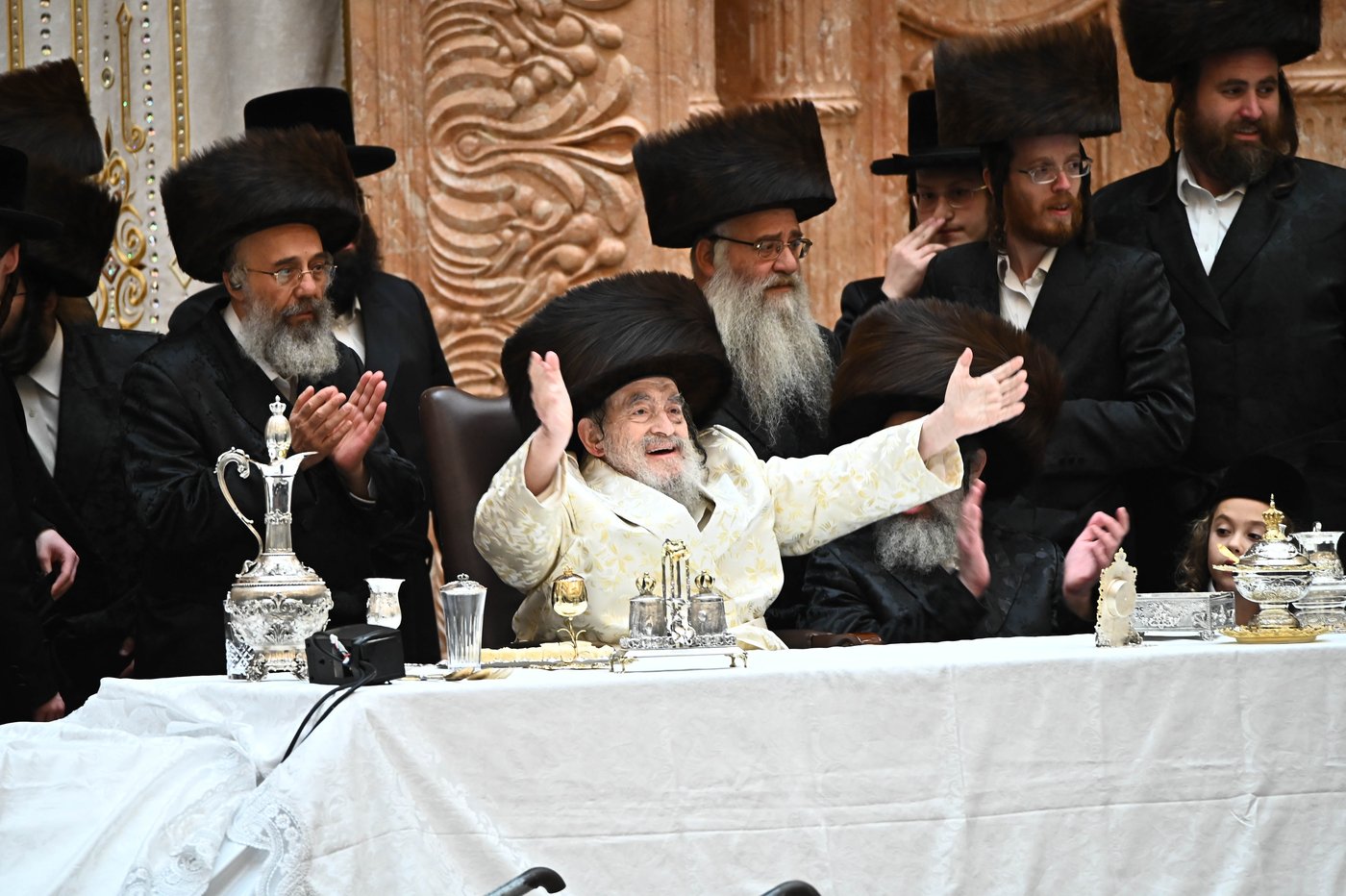 האדמו"ר מויז'ניץ שליט"א בנעילת החג שמחת תורה | צילום: שוקי לרר